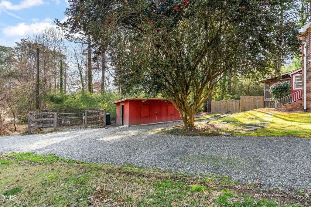 15 Abbey Road Chapel Hill NC 27516