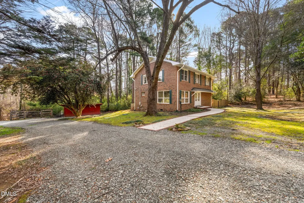 15 Abbey Road Chapel Hill NC 27516
