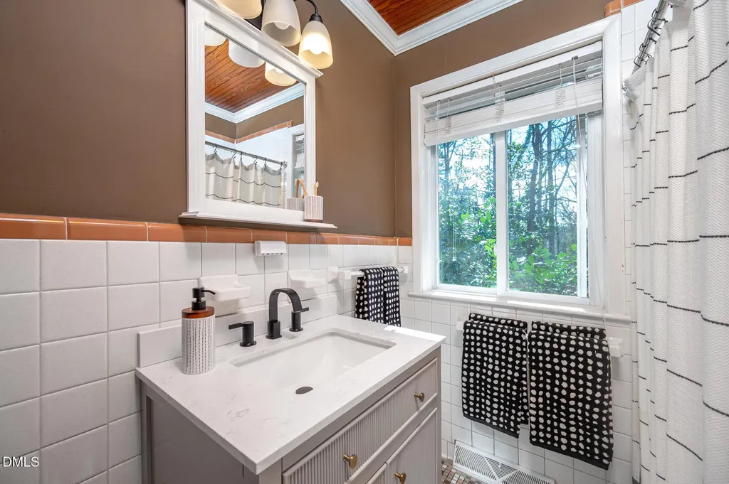 1109 Sourwood Circle Chapel Hill NC 27517