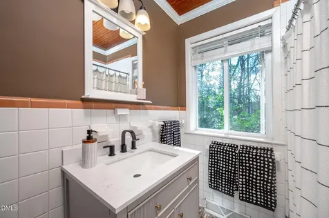 1109 Sourwood Circle Chapel Hill NC 27517