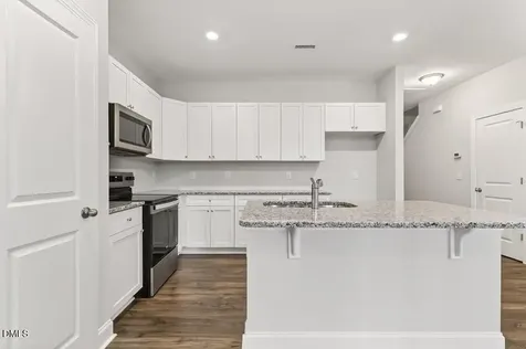 572 Barrington Row Avenue Zebulon NC 27597