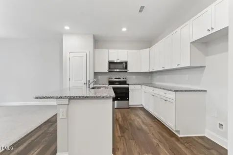572 Barrington Row Avenue Zebulon NC 27597