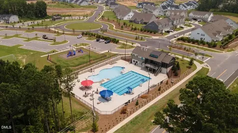 572 Barrington Row Avenue Zebulon NC 27597