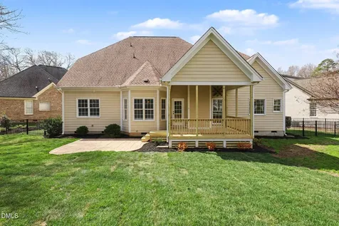 1819 Glacier Court Fuquay Varina NC 27526