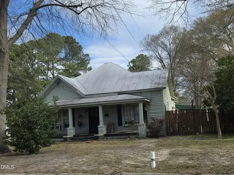 812 W Anderson Street Selma NC 27576