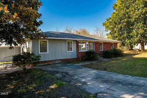 703 W Main Street Clinton NC 28328