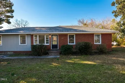 703 W Main Street Clinton NC 28328