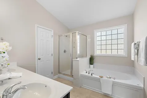 917 Bentbury Way Cary NC 27518