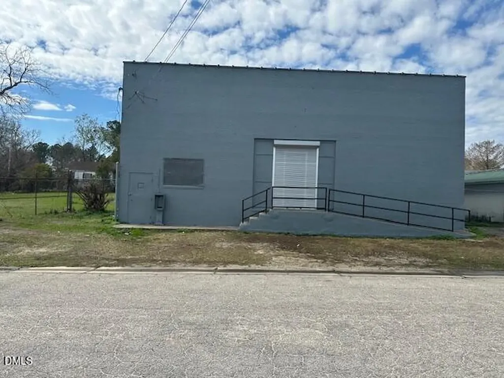 902 Douglas Street S Wilson NC 27893
