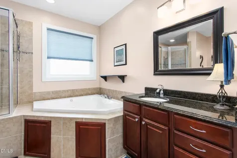 1819 Merritt Trail Burlington NC 27217