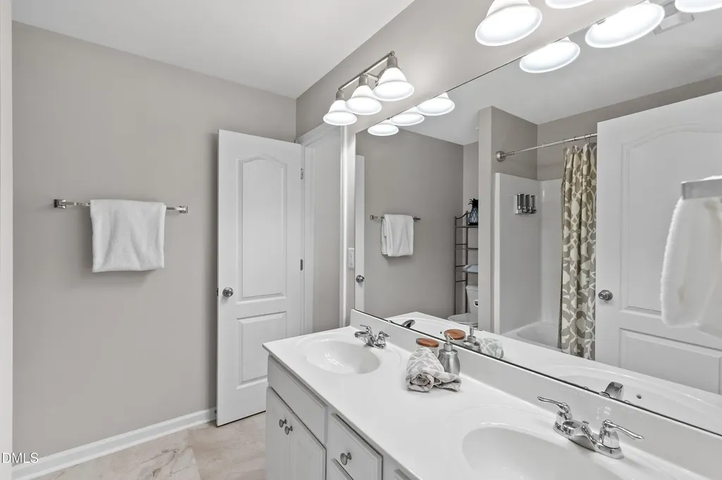 3314 Chrysanthemum Way Raleigh NC 27614