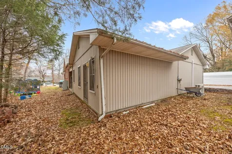 2235 Wilkins Street Burlington NC 27217