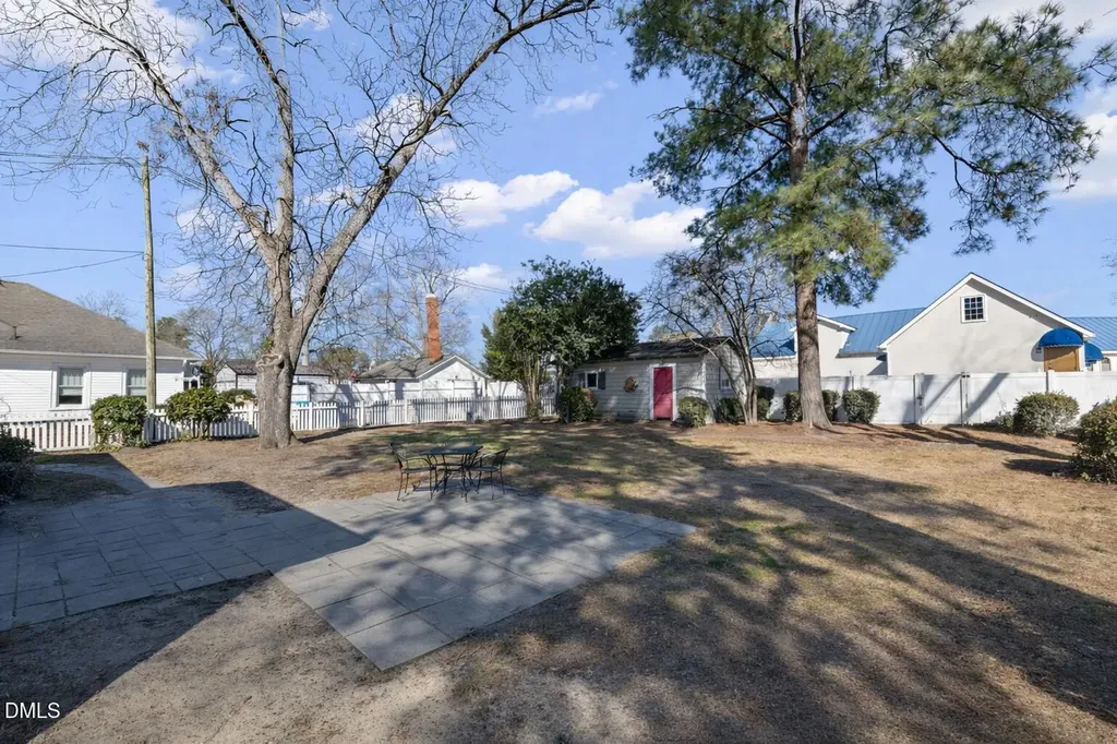 604 W Divine Street Dunn NC 28334
