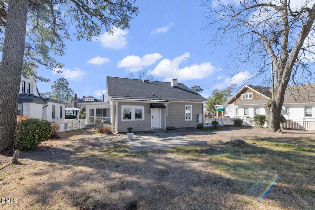 604 W Divine Street Dunn NC 28334