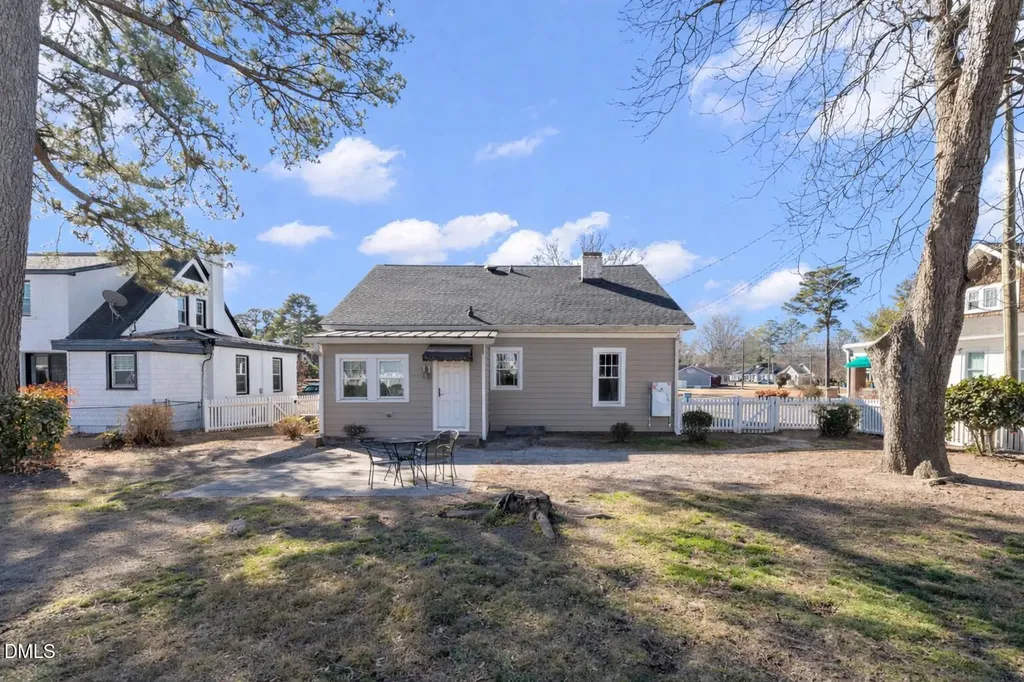 604 W Divine Street Dunn NC 28334