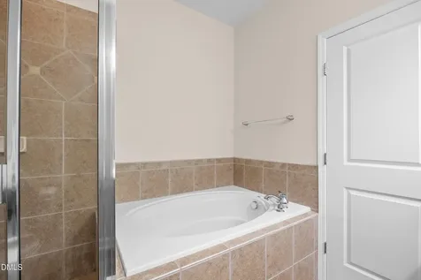842 Queen City Crescent Apex NC 27523