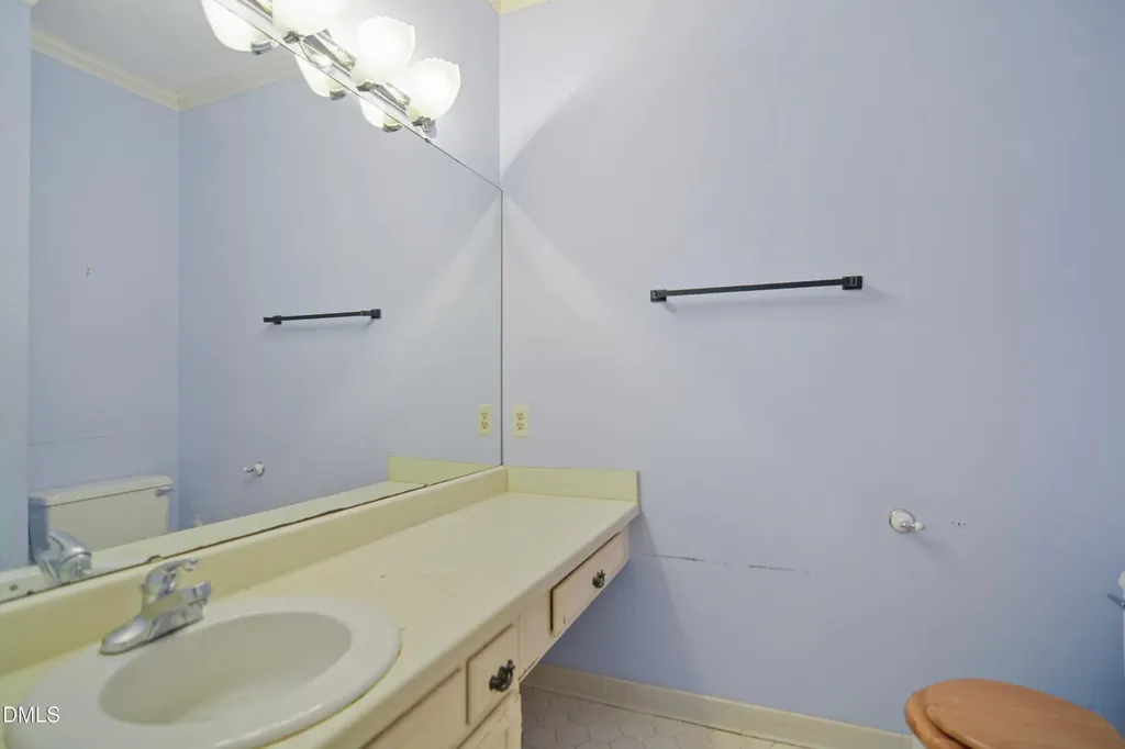 900 Albany Court Raleigh NC 27615