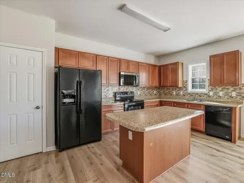 810 Howdenshire Knightdale NC 27545