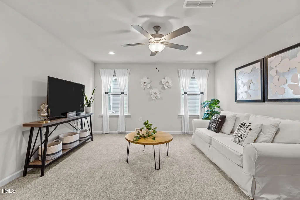 25 Hartford Lane Fuquay Varina NC 27526