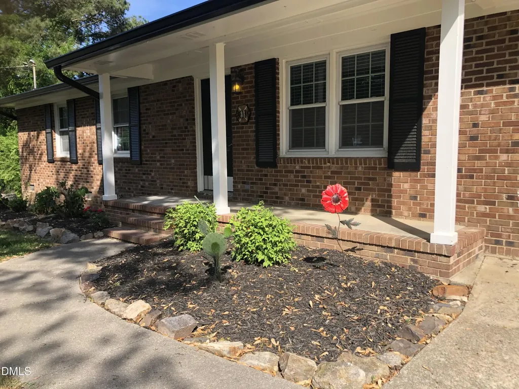 301 Lane Of Sir Kay Garner NC 27529