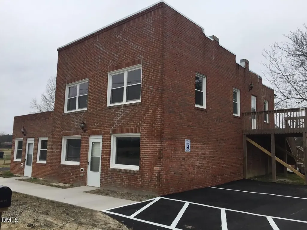 6764 U.s. Highway 301 S Four Oaks NC 27524