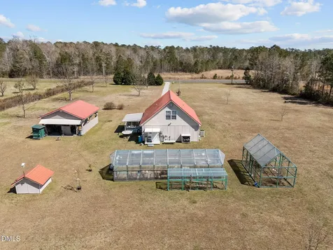 828 Chair Factory Road Whiteville NC 28472
