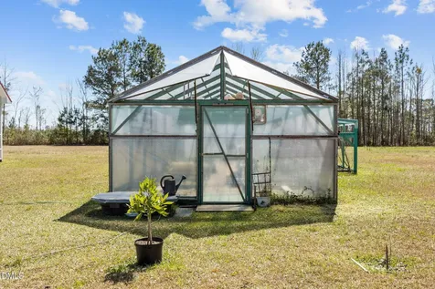 828 Chair Factory Road Whiteville NC 28472