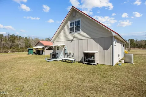 828 Chair Factory Road Whiteville NC 28472