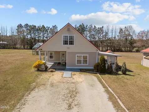 828 Chair Factory Road Whiteville NC 28472