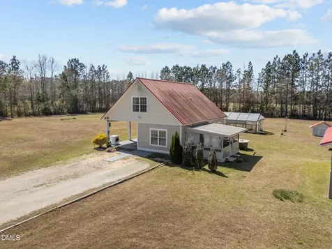 828 Chair Factory Road Whiteville NC 28472