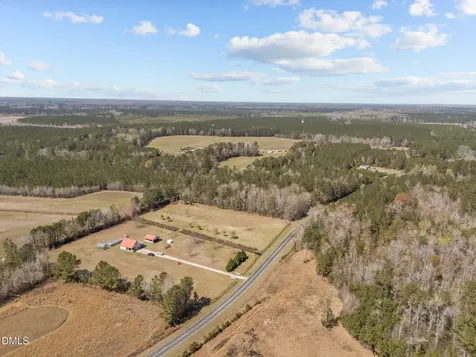 828 Chair Factory Road Whiteville NC 28472