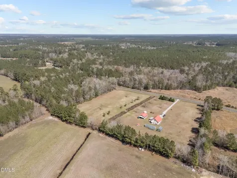 828 Chair Factory Road Whiteville NC 28472