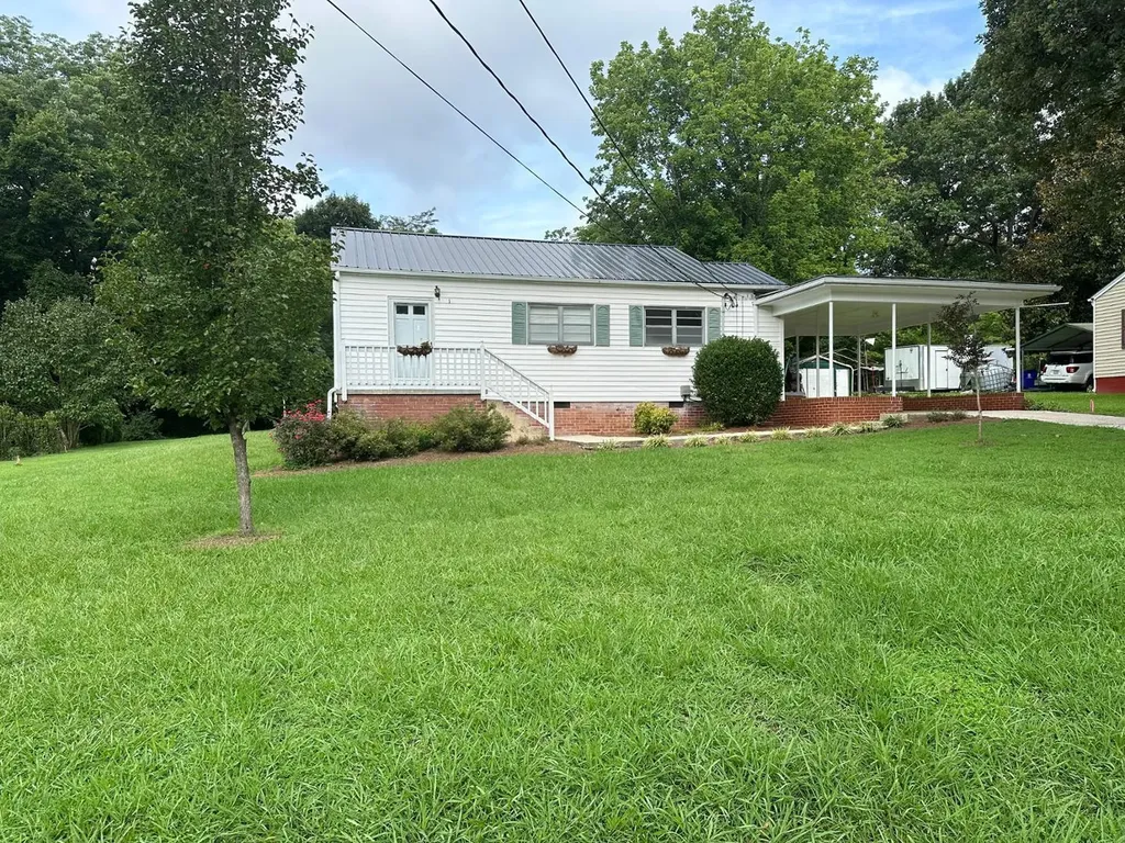 110 White Oak Drive Siler City NC 27344