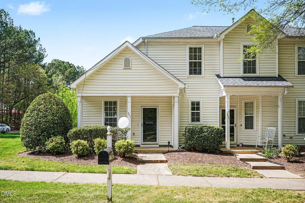 201 Commons Drive Holly Springs NC 27540