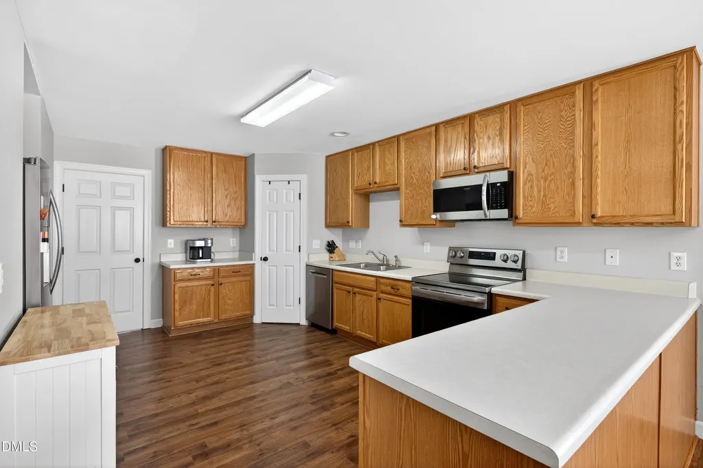 104 Braxton Village Way Holly Springs NC 27540