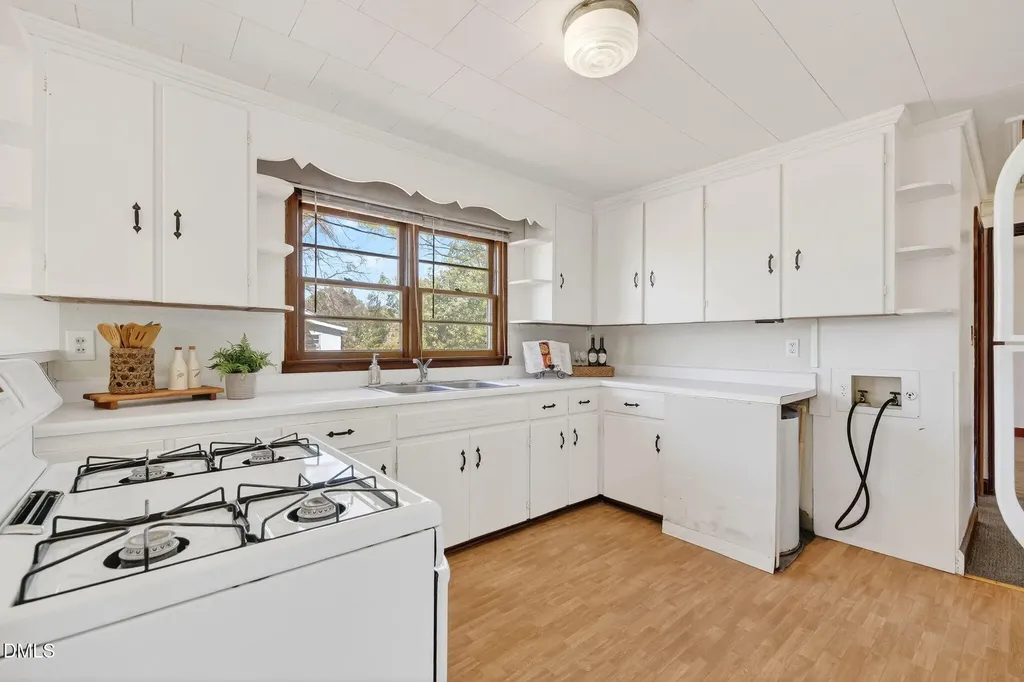 1020 S Pollock Street Selma NC 27576