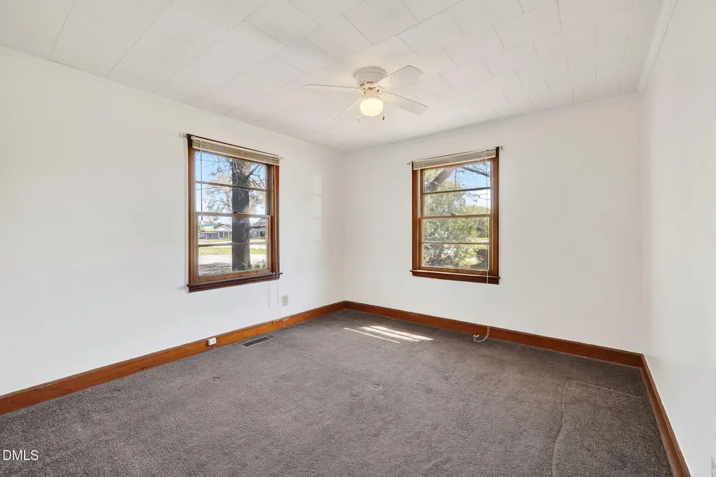 1020 S Pollock Street Selma NC 27576