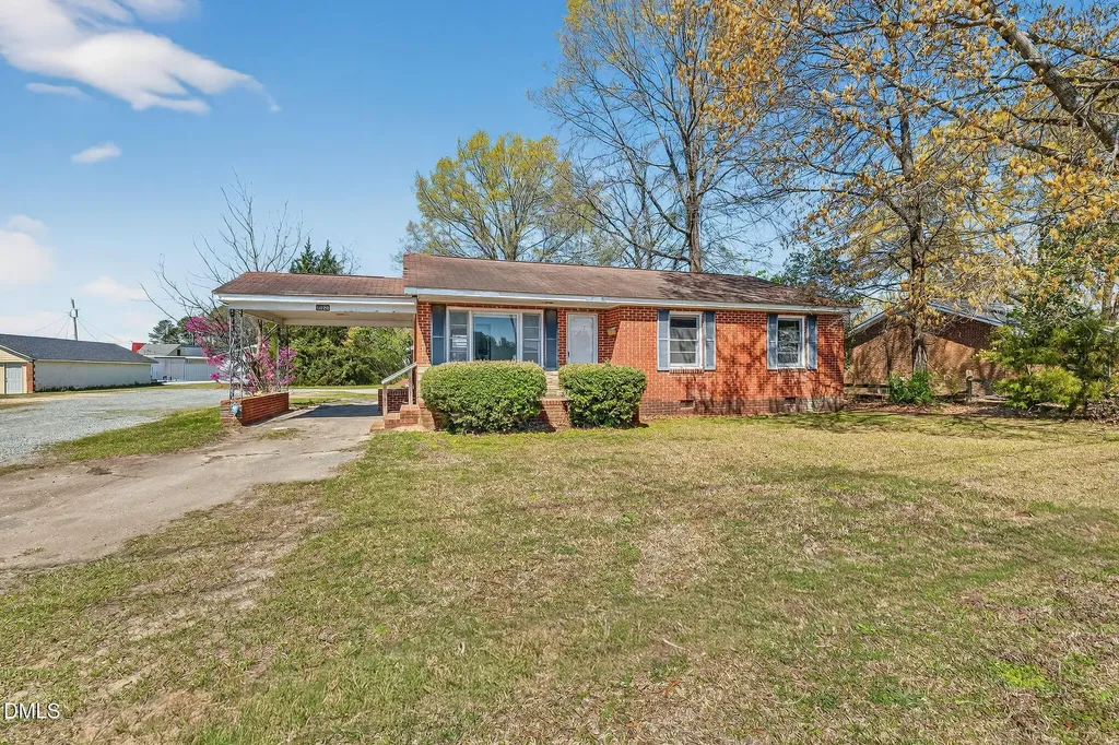 1020 S Pollock Street Selma NC 27576