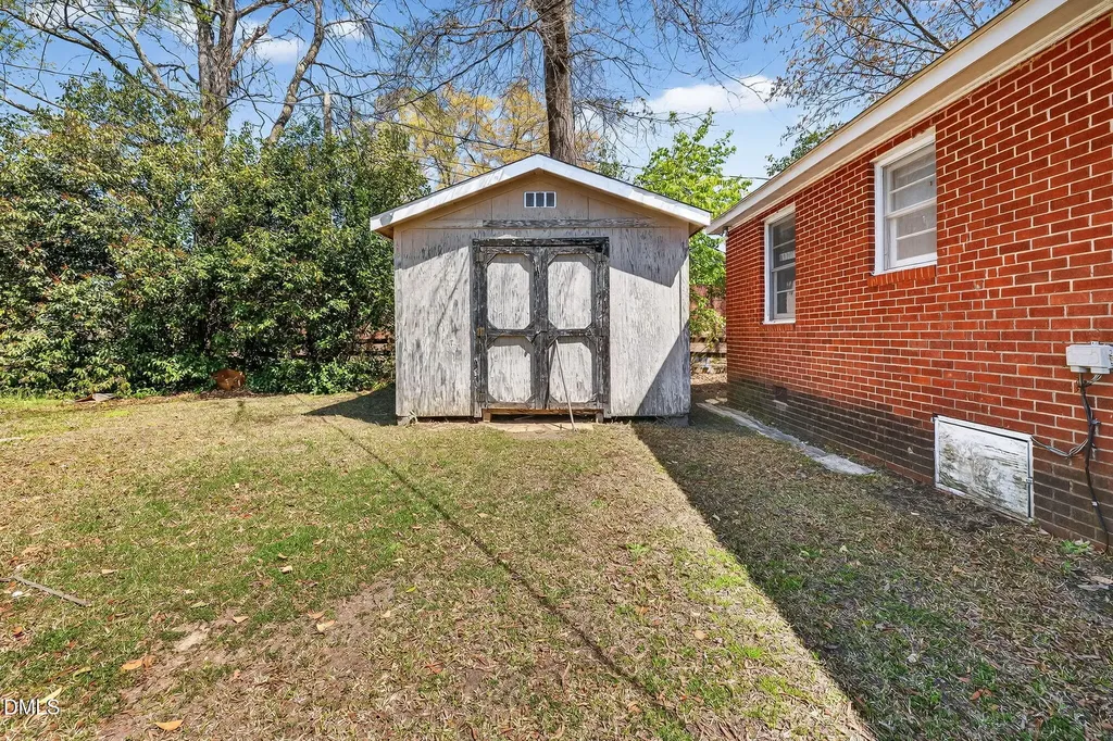 1020 S Pollock Street Selma NC 27576