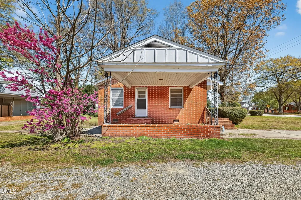 1020 S Pollock Street Selma NC 27576