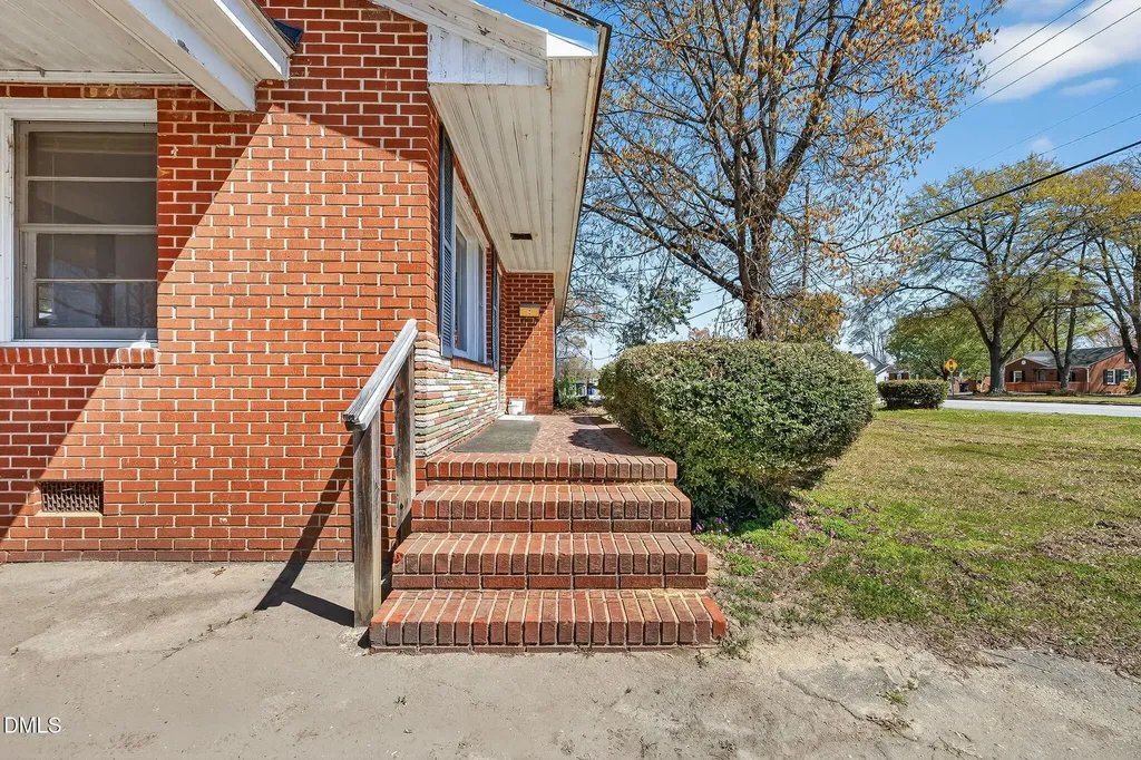 1020 S Pollock Street Selma NC 27576