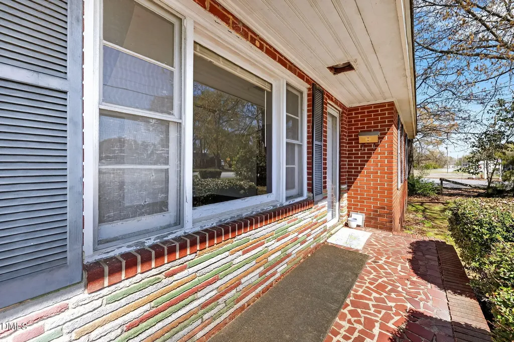 1020 S Pollock Street Selma NC 27576