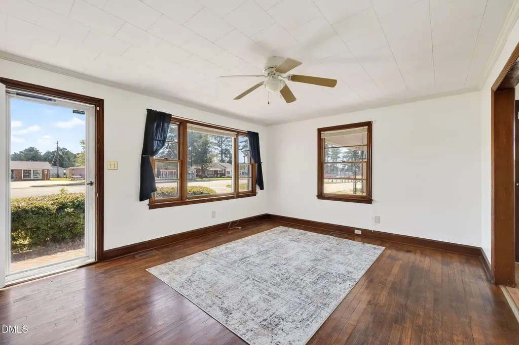 1020 S Pollock Street Selma NC 27576