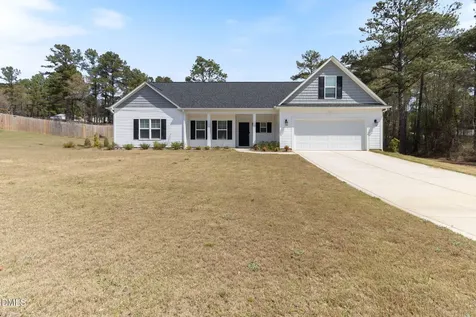 111 Sugarberry Spring Lake NC 28390