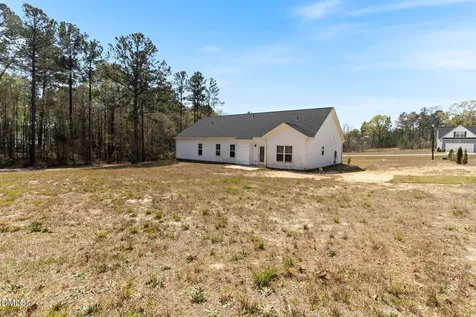 111 Sugarberry Spring Lake NC 28390