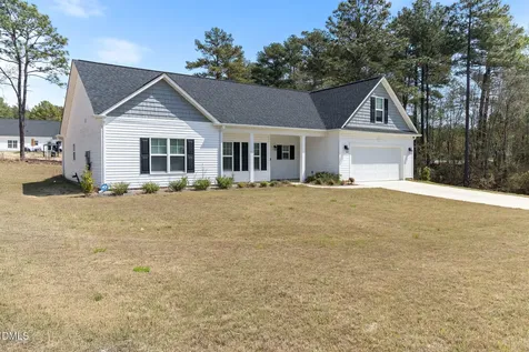 111 Sugarberry Spring Lake NC 28390