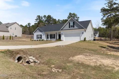 111 Sugarberry Spring Lake NC 28390