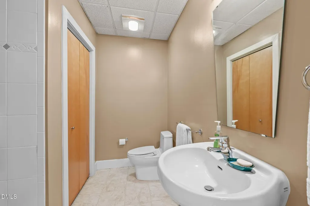 8607 Yorkshire Lane Chapel Hill NC 27516