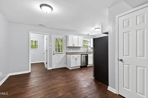 109 Rainbow Cary NC 27511