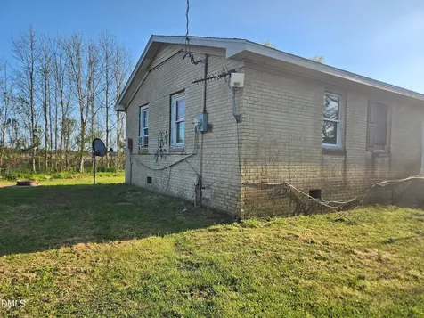 1729 Swamp Road Engelhard NC 27824